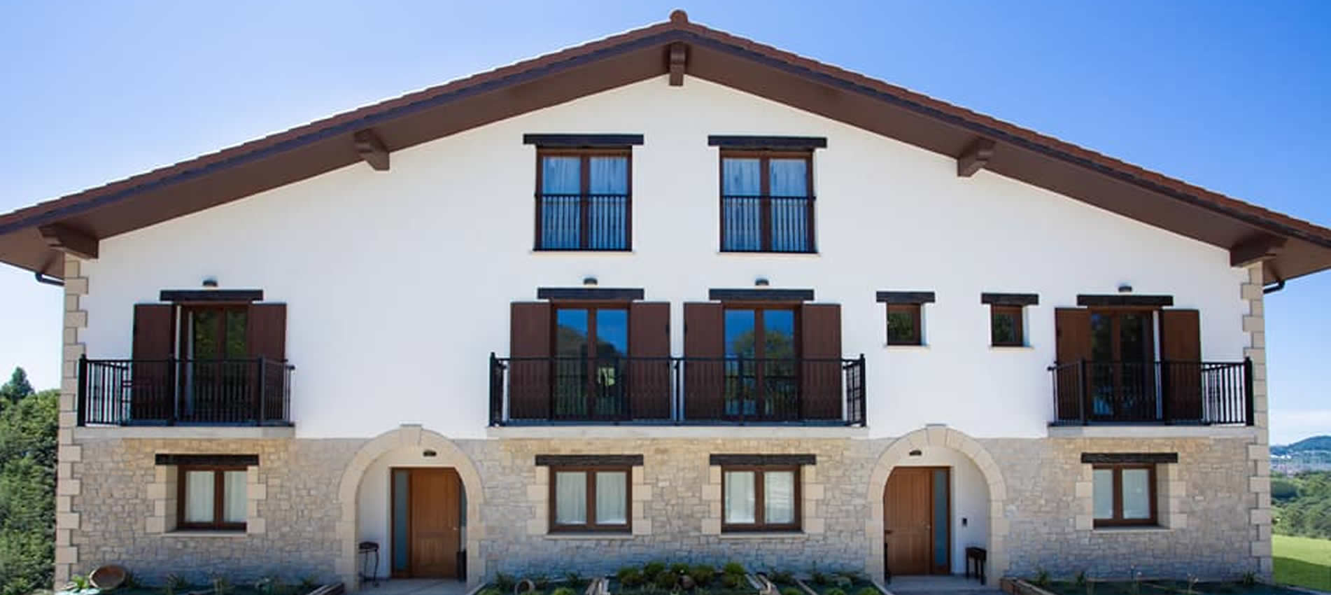 Somos profesionales en la construcción y rehabilitación de viviendas y edificios así como en el mantenimiento de naves y pabellones industriales